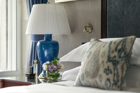 Junior Suite, 2 Double Beds - Cushion Detail