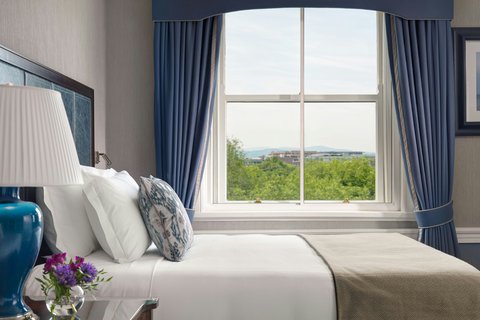 Heritage Parkview Bed