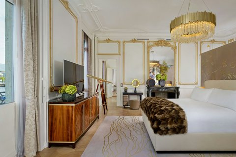 Grace Kelly Luxury Lake Front Suite