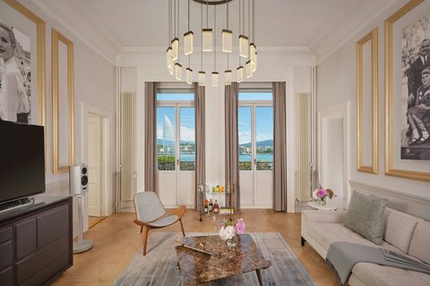 A Living Room with Stunning View on Lake Geneva