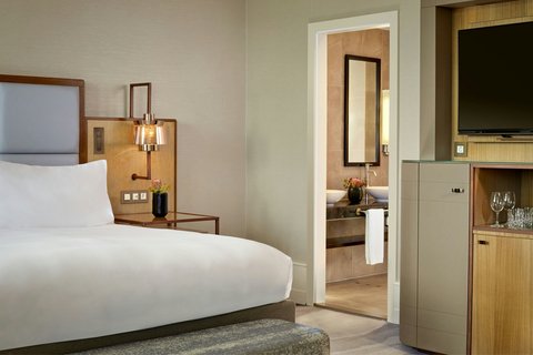 Junior Suite Lake Front Design Details