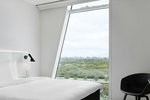 Larger Guest room, 1 Queen, City view
