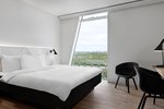 Larger Guest room, 1 Queen, City view