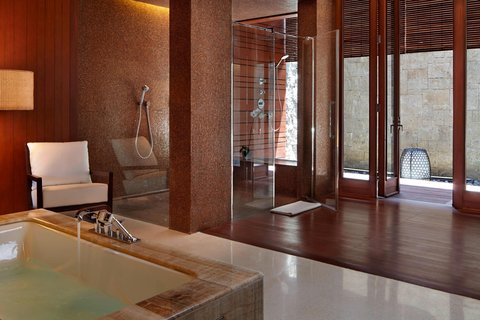 Three-Bedroom Mansion - Bathroom