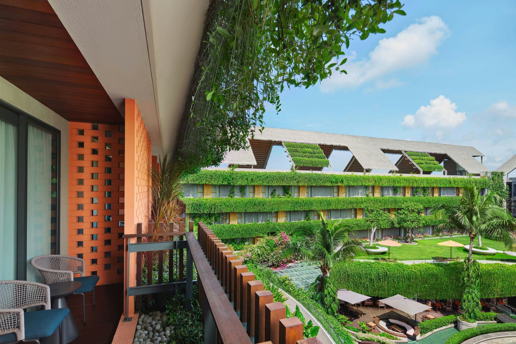 Aloft by Marriott Bali Kuta at Beachwalk Room Type - Aloft Garden View King, Guest room, 1 King, Garden view, Balcony