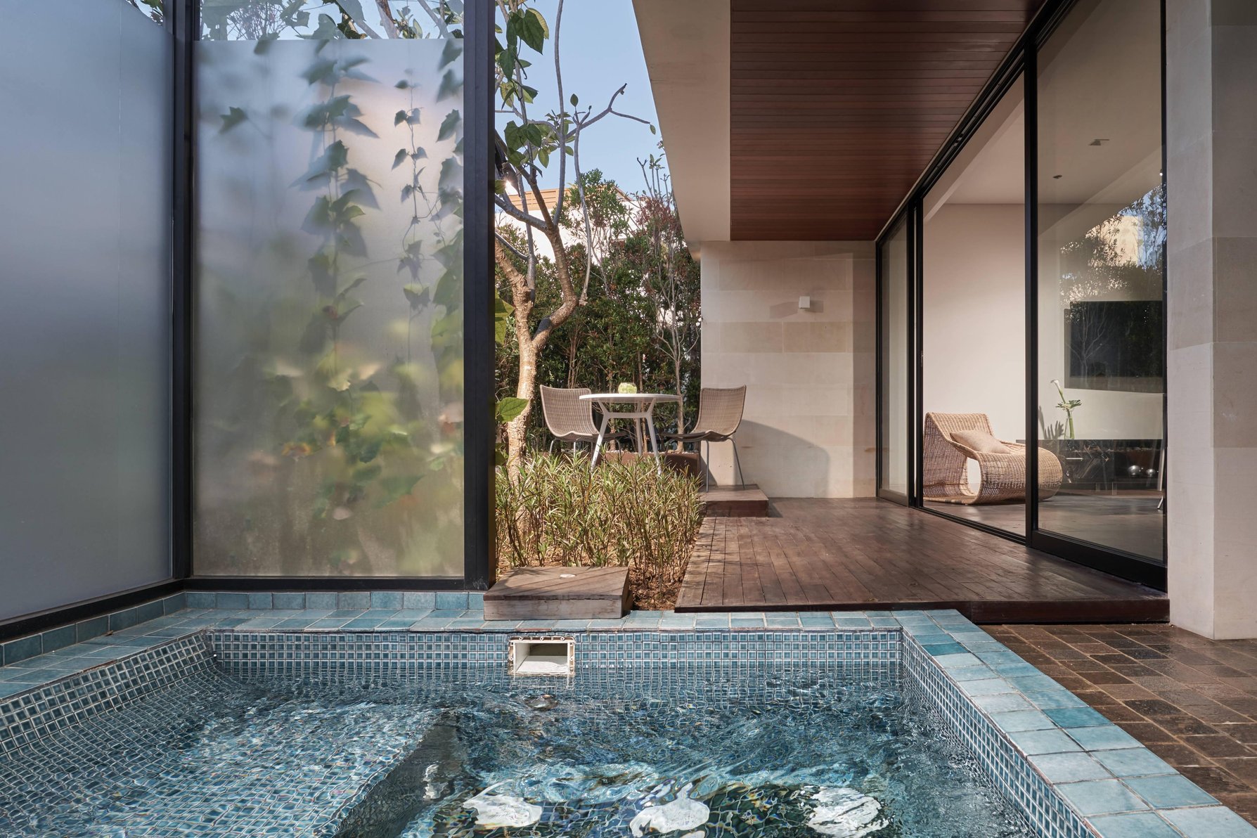 Renaissance Bali Uluwatu Resort & Spa Room Type - Loft, In Loft: 1 King, Balcony, Whirlpool
