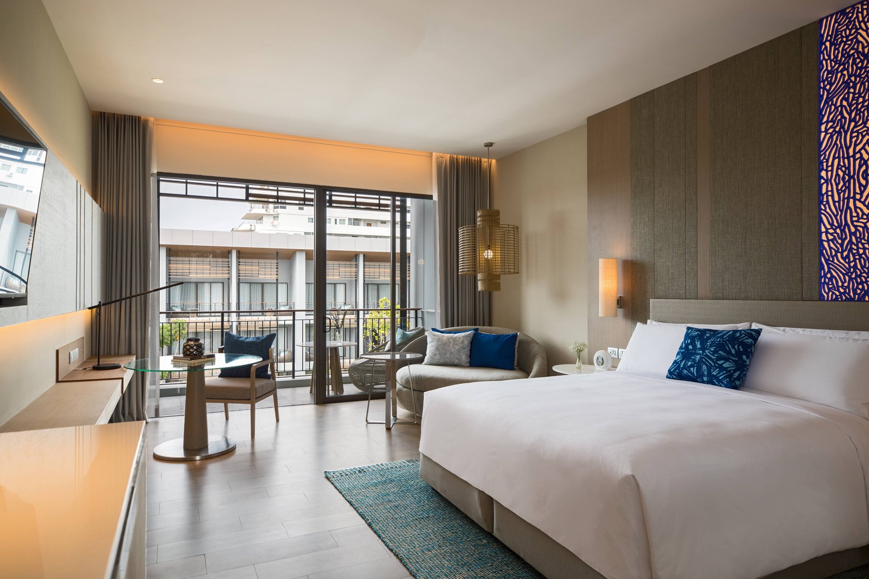 Renaissance Pattaya Resort & Spa Room Type - Guest room, Guest room, 1 King, Resort view, Balcony