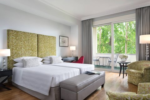Deluxe Twin/Twin Guest Room