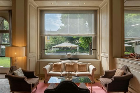 Lounge Area