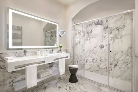 Superior Room Bathroom