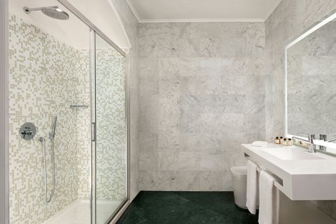 Superior Room Bathroom