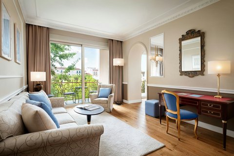 Suite Living Room
