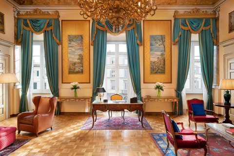 Royal Suite - Living Room