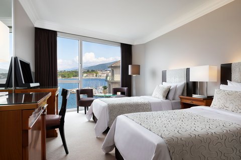 Twin Premium Room