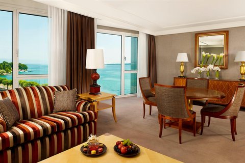 Executive Suite - Living Area