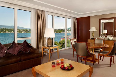 Crown Suite - Living Area