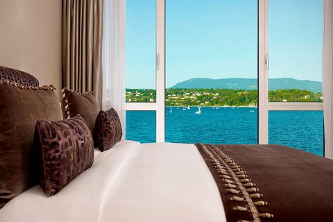 Crown Suite - Bedroom with lake View
