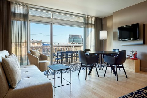 Rooftop Terrace Suite - living room