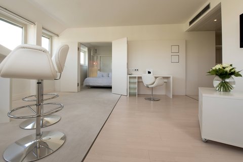 Art Experience Suite - A Honeymoon Suite