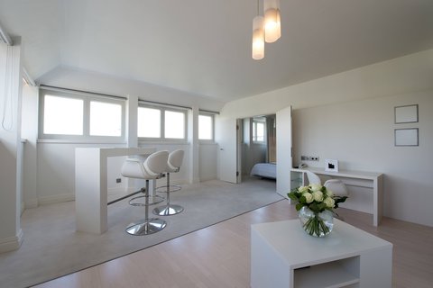 Art Experience Suite - A Honeymoon Suite