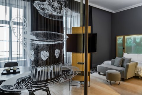 Signature Studio Courtyard Room
