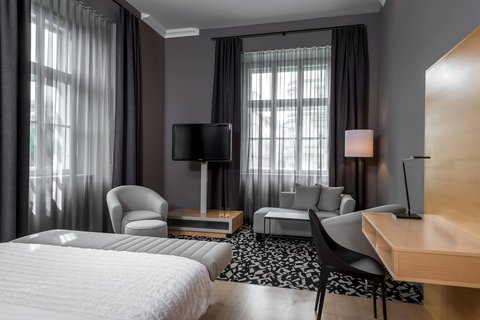 Signature Corner Park View Room