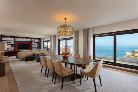 Penthouse Suite Dining Area