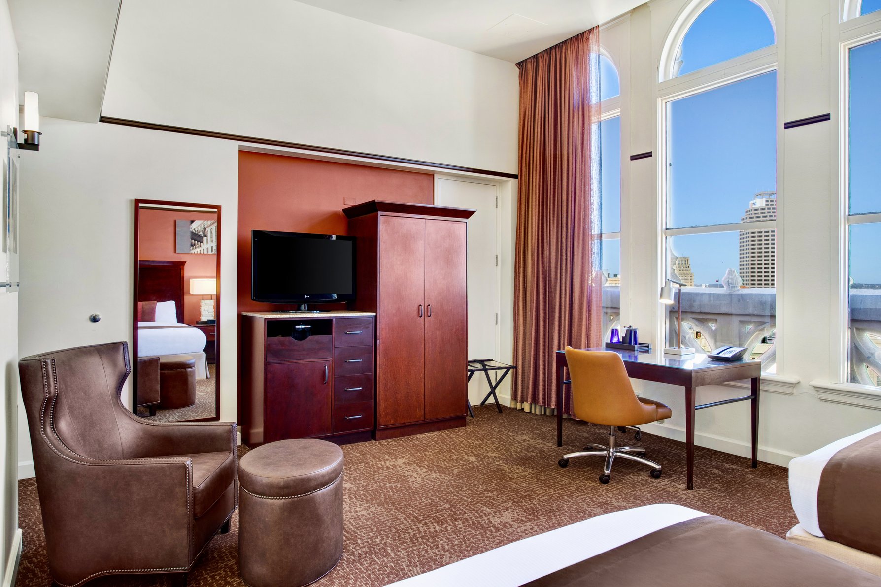 The Emily Morgan - a DoubleTree by Hilton Room Type - 1 KING BED DELUXE ROOM