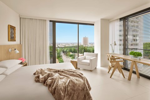 King Loft Room