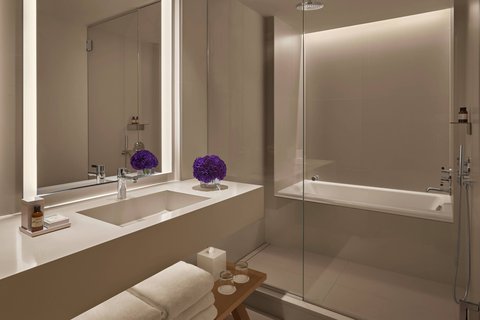 Superior Suite â€“ Bathroom