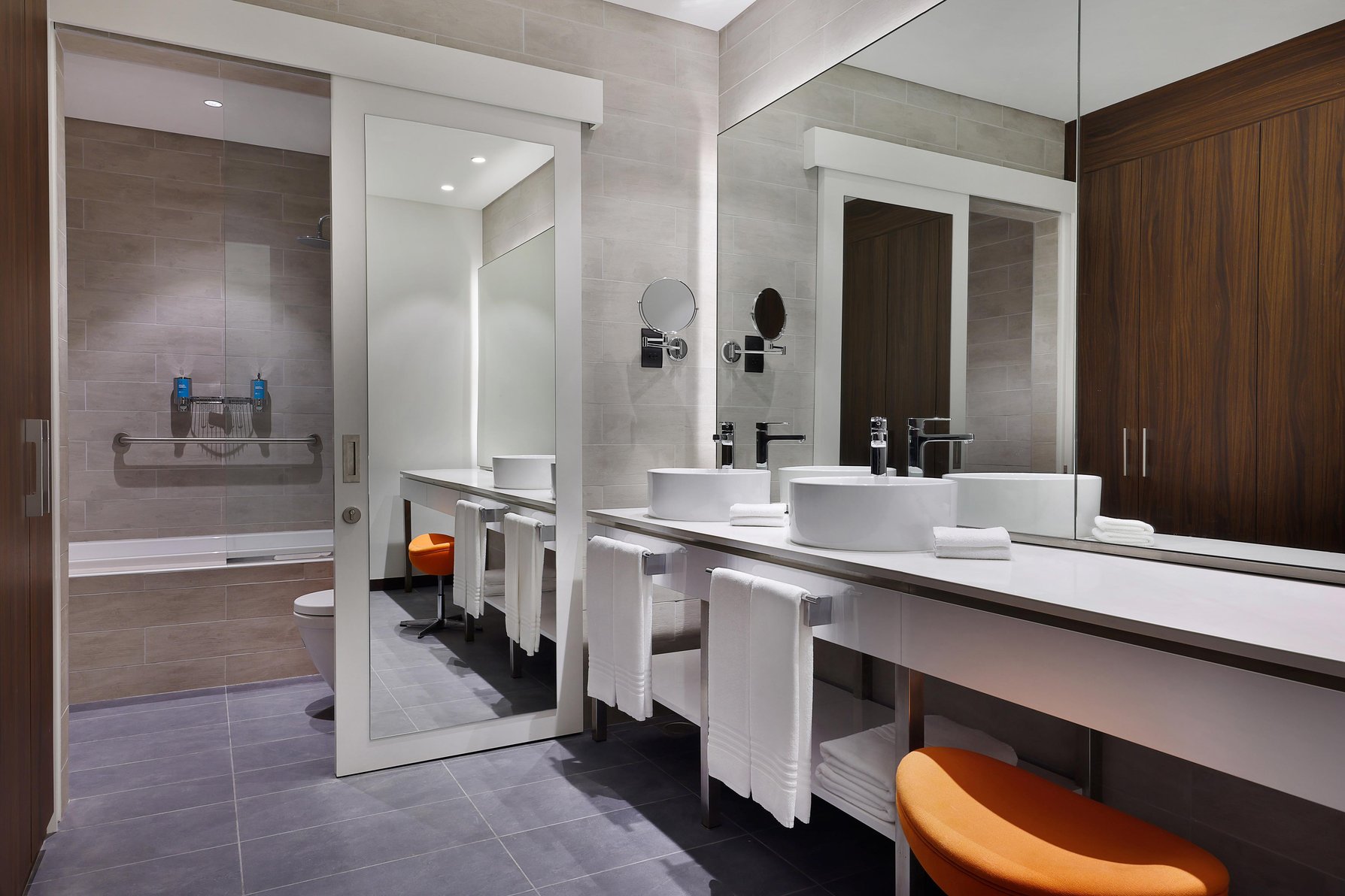 Aloft by Marriott Al Mina, Dubai Room Type - Savvy Guest Room with 1 King Bed Aloft by Marriott Al Mina, Dubai Room Type - Savvy Guest Room with 1 King Bed
