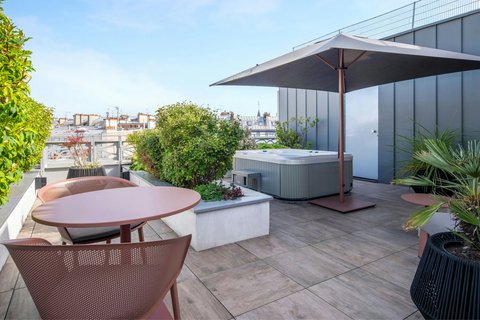 Terrace with furniture, jacussi and view of Paris