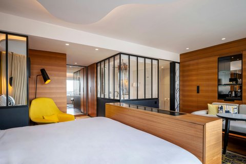 King size bed, sofa, chair, bay window bathroom