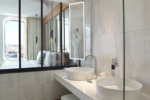 Artist Studio Suite - Bathroom