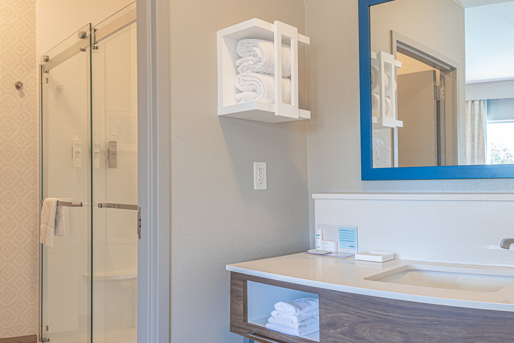 Hampton Inn & Suites by Hilton Boerne Room Type - 1 KING W SOFABED NONSMOK