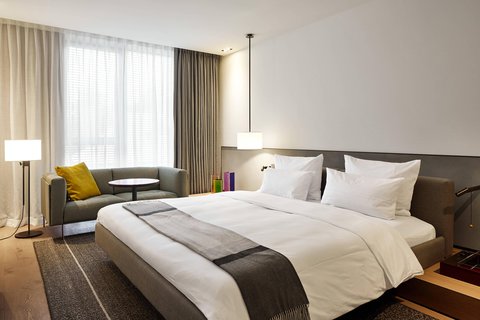 King Select Guest Room