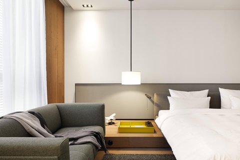 King Deluxe Guest Room - Sitting Area