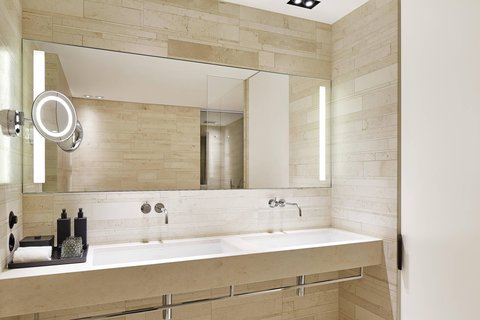 Junior Suite - Bathroom