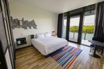 Breezy, Larger Guest room, 1 King, Balcony