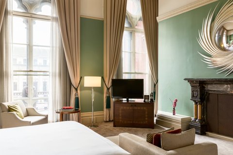 Chambers Grand Junior Suite