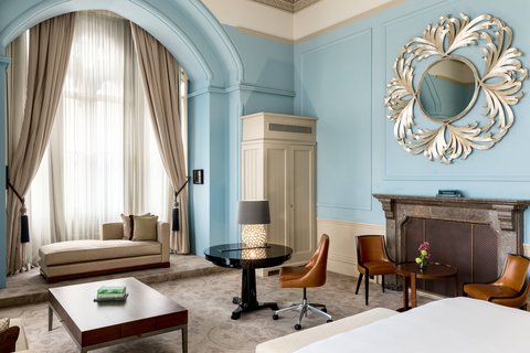 Sir Betjeman Signature Suite - Seating Area