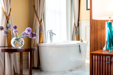 Sir Gilbert Scott Suite - Bathroom
