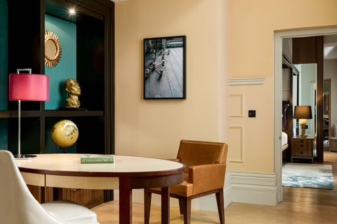 Royal Suite - Living Room
