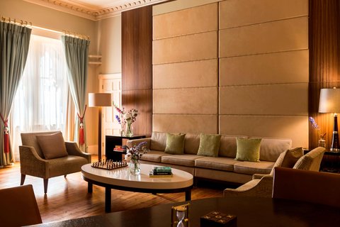 Queen Victoria Suite - Living Area