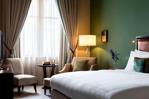 Queen Victoria Suite â€“ Master Bedroom