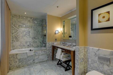 Suite Bathroom