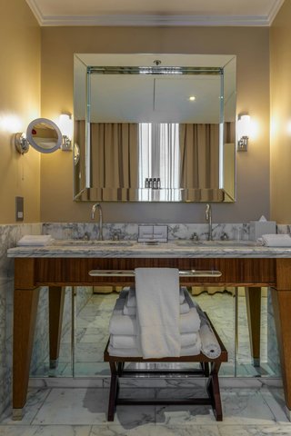 Suite Bathroom