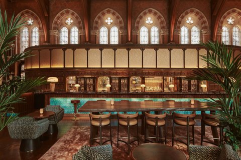 The long bar at Booking Office 1869