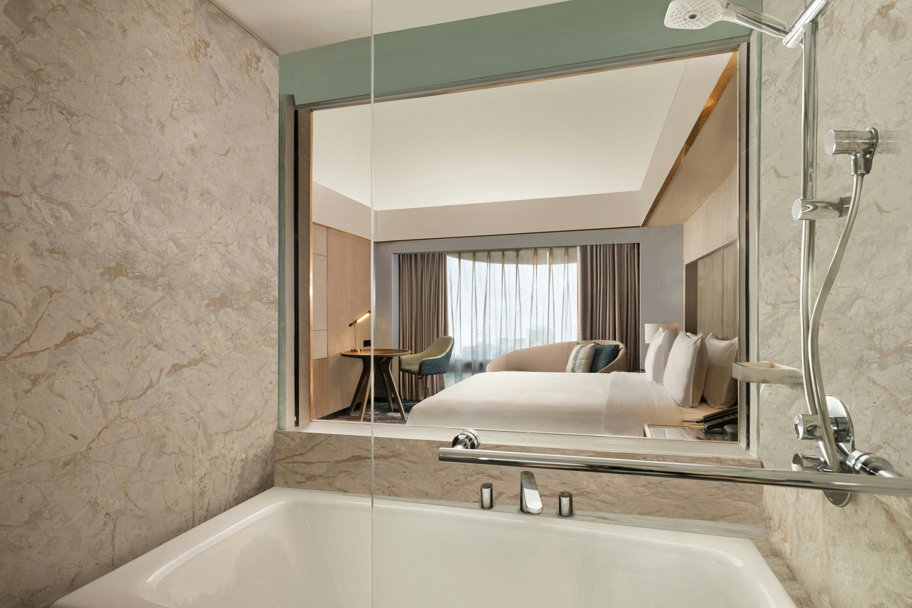 Sari Pacific Jakarta, Autograph Collection Room Type - Grand Deluxe, Guest room, 1 King