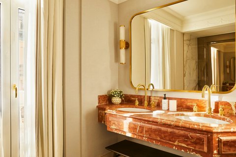 Cervantes Suite Bathroom